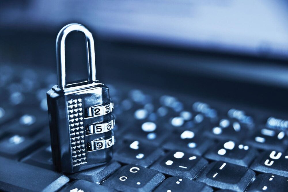 ciberataque afecta a cientos de miles de sitios web