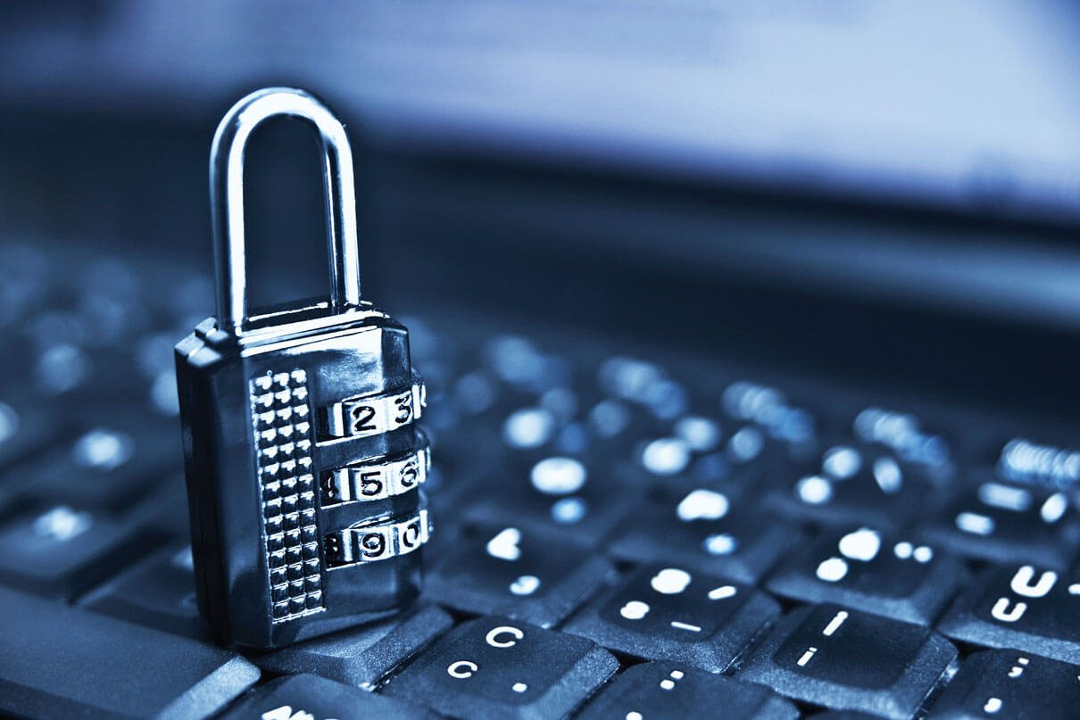 ciberataque afecta a cientos de miles de sitios web