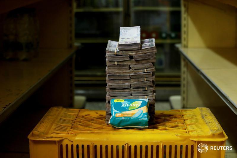 Un paquete de toallas higénicas femeninas, 3.5 millones de bolívares