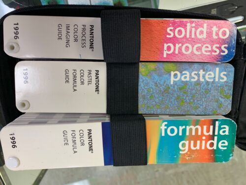 Pantone: La historia, los usos y la importancia del color en el diseño gráfico 1 Las pantoneras como se le conocía, eran unao catalogos impresos que había que renovar cada cierto tiempo y eran muy caros.