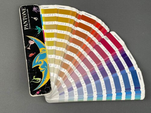 Pantone: La historia, los usos y la importancia del color en el diseño gráfico 2 Mi primer catalogo de pantone or allá por los 90s