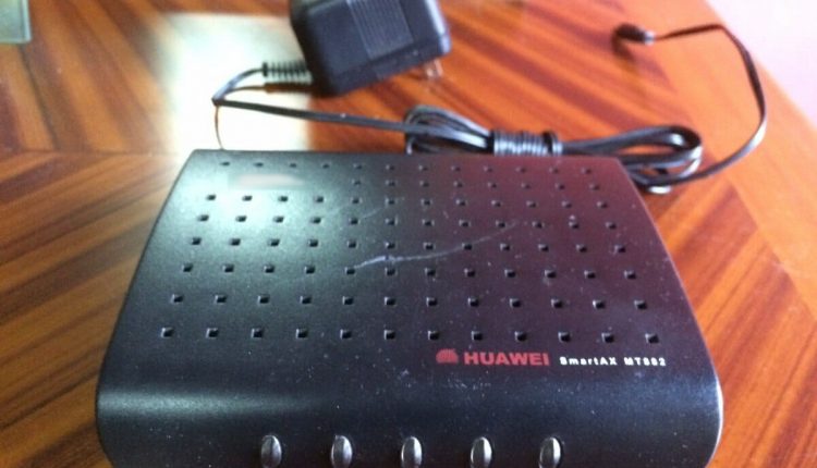 fotografia frontal del modem huawei Huawei MT882 de Cantv